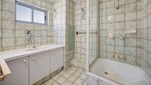 A bathroom with a shower, a sink, and a toilet. - Panoramic Ocean Views, Family Unit (Kings Beach)