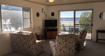 Waterfront Family Apt, Golden Beach