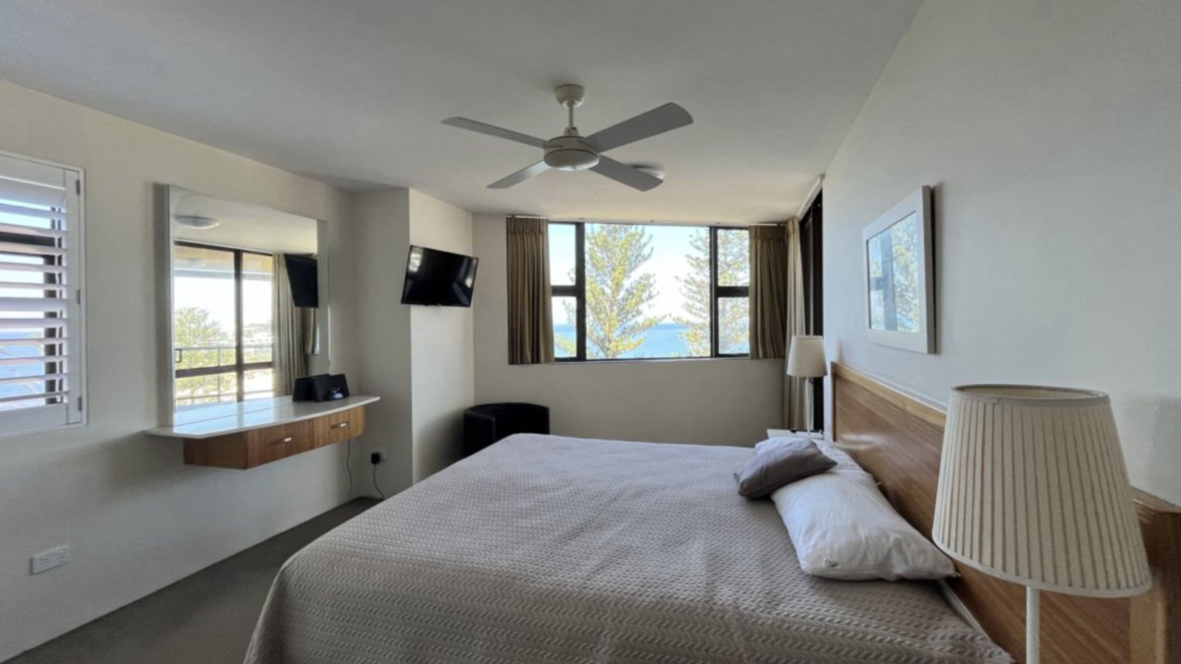 Gazeaway 18 Oceanfront Kings Beach With Balcony - Caloundra