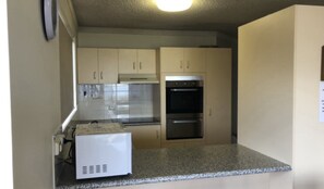 ميكروويف، فرن، موقد طهي مسطح، غسالة أطباق