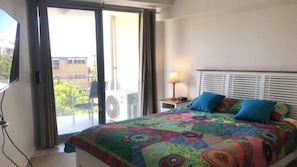 3 slaapkamers, een strijkplank/strijkijzer, wifi, beddengoed