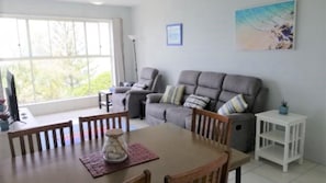 Dining - Shoreline U4 Ocean Views Across Caloundra Headland (Kings Beach)