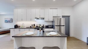 Mikrowelle, Ofen, Herdplatte, Geschirrspüler