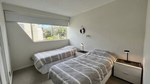 2 habitaciones, tabla de planchar con plancha, wifi y ropa de cama