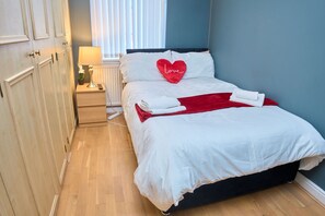 2 bedrooms, iron/ironing board, WiFi, bed sheets