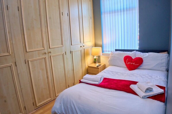 2 bedrooms, iron/ironing board, WiFi, bed sheets