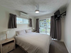 2 bedrooms, iron/ironing board, WiFi, bed sheets - Solaris Court U2 Relax Swim and Unwind (Kings Beach)