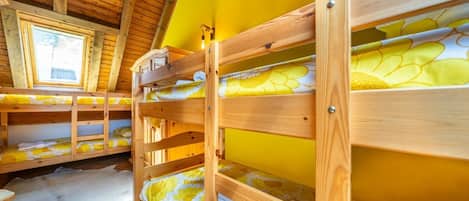 2 habitaciones, tabla de planchar con plancha, wifi y ropa de cama