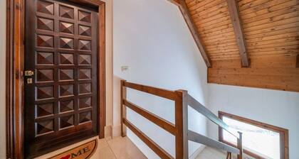 Functional 60 sqm apartment, ideal for 6 guests, 3 min walk from the Italian Ski and Snowboard School Tarvisio - Sella Nevea. Tarvisio, located in the heart of the Julian Alps, offers breathtaking landscapes and a rich variety of hiking trails. The apart