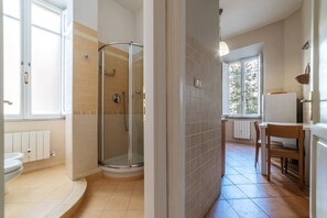 Een douche, een haardroger, een bidet