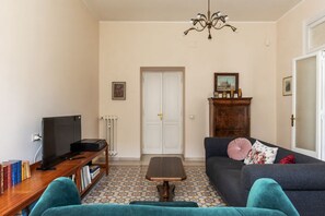 Living area - GuestHost - Sapienza University Elegant Apartment! (Roma)