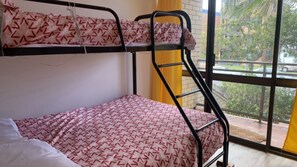 2 chambres, fer et planche à repasser, Wi-Fi, draps fournis