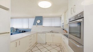 Microwave, oven, stovetop, dishwasher - Edgecliffe 9 Waterfront Kings Beach Views (Caloundra)