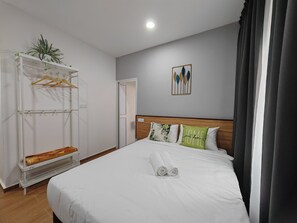 Premier Queen Room With Window | Desk, iron/ironing board, free WiFi - SH GARDEN HOTEL (Tanah Merah)
