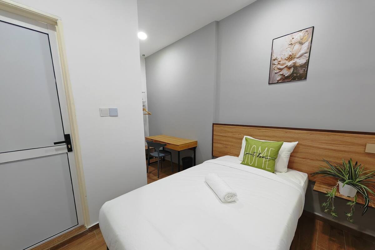 Habitación individual Premier | Escritorio, tabla de planchar con plancha, wifi gratis