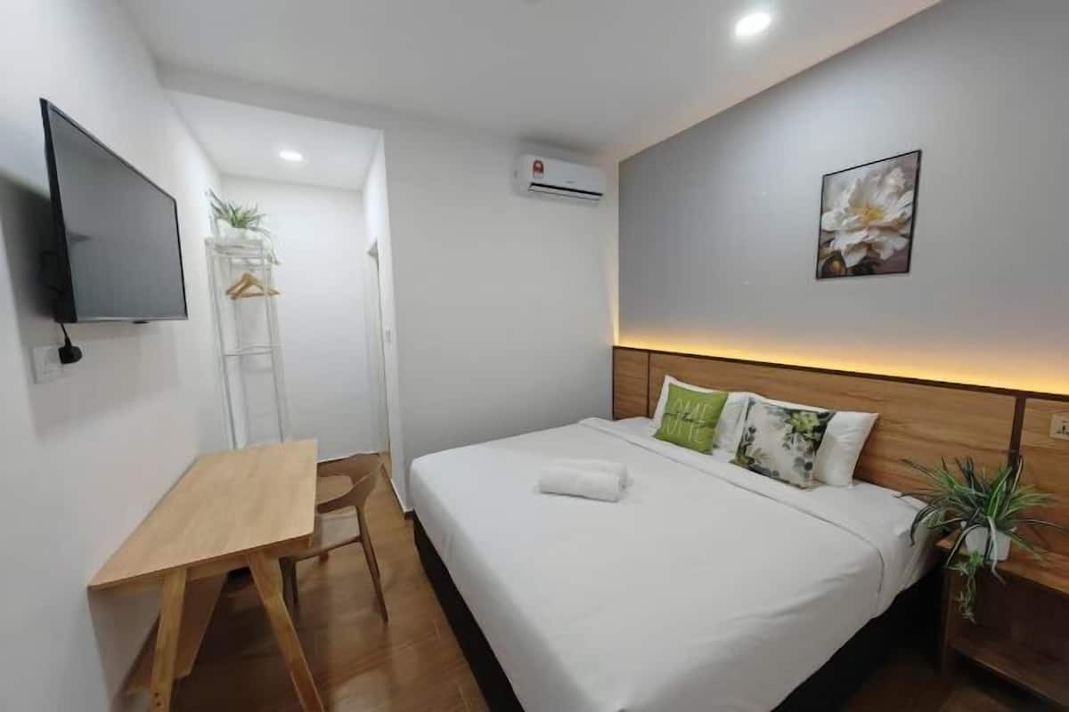 Desk, iron/ironing board, free WiFi