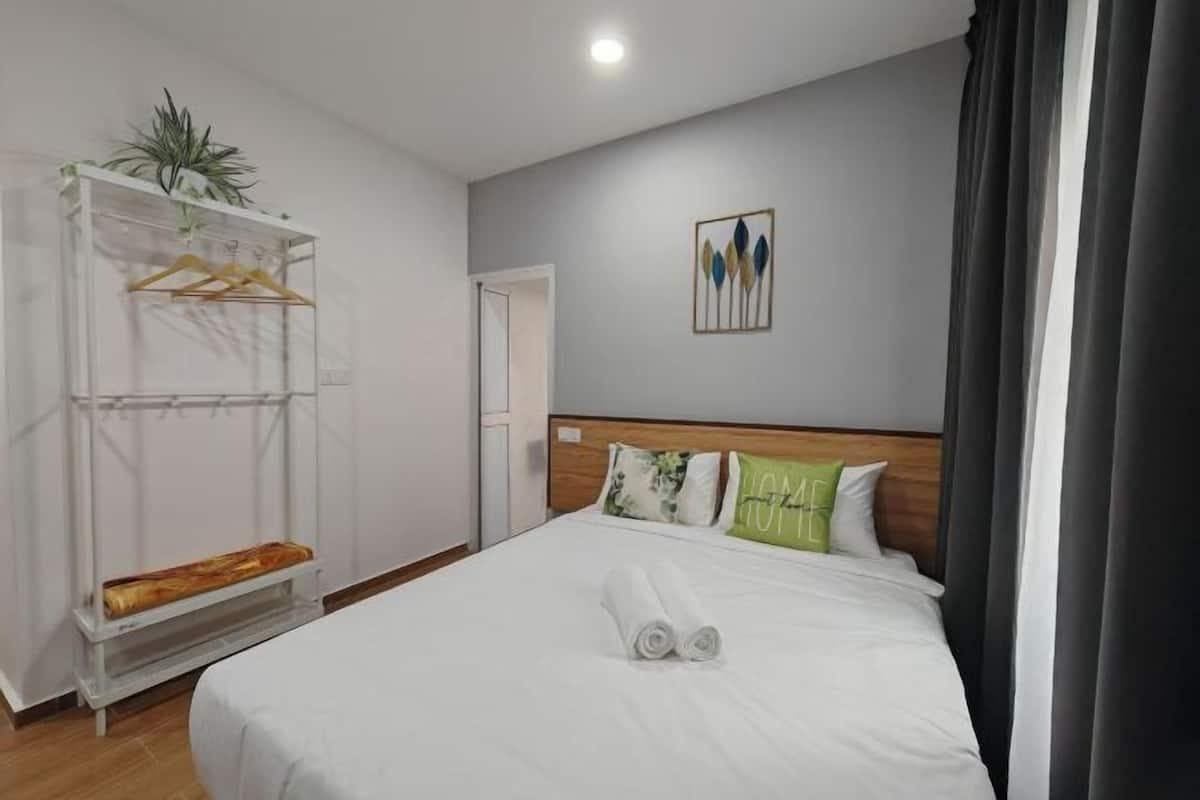 Desk, iron/ironing board, free WiFi