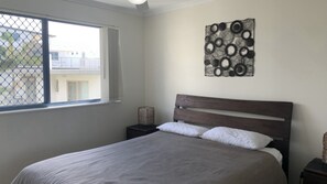 2 bedrooms, iron/ironing board, WiFi, bed sheets