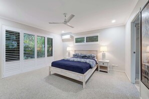 4 habitaciones, tabla de planchar con plancha y ropa de cama 