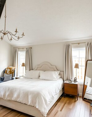 4 bedrooms, iron/ironing board, WiFi, bed sheets