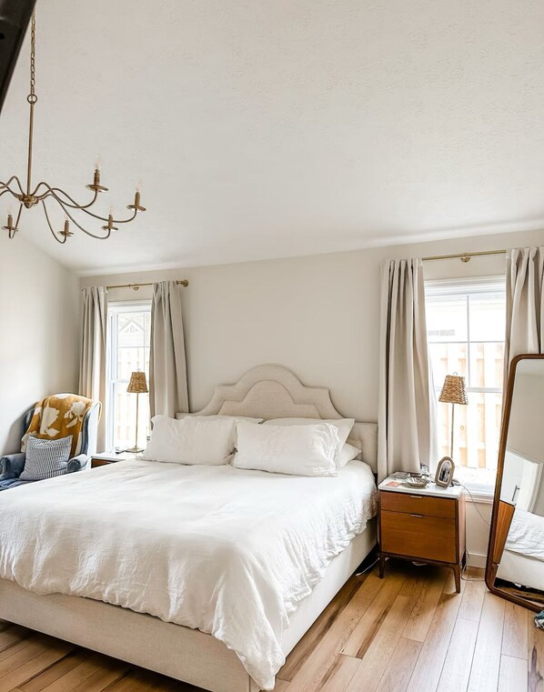 4 habitaciones, tabla de planchar con plancha, wifi y ropa de cama 