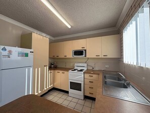 Micro-ondes, four, plaque de cuisson, lave-vaisselle