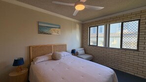 2 bedrooms, iron/ironing board, bed sheets