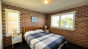 2 bedrooms, iron/ironing board, bed sheets