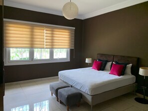 2 室のベッドルーム、アイロン / アイロン台、WiFi、ベッドシーツ