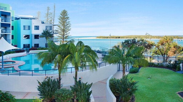 Pool - GRAND PACIFIC UNIT 19 (Caloundra)