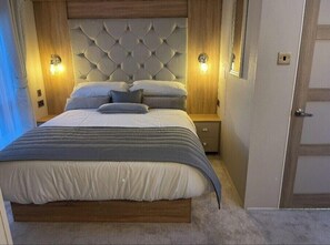 2 室のベッドルーム、アイロン / アイロン台、WiFi