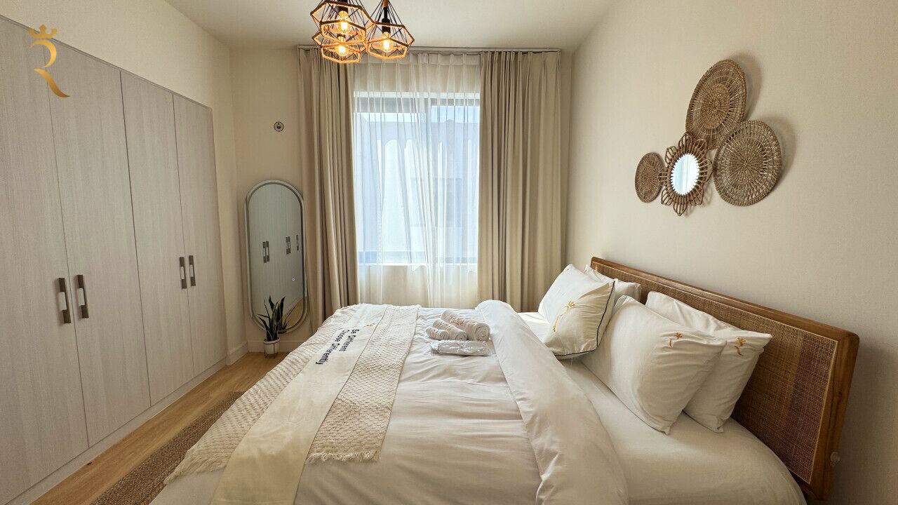 4 bedrooms, desk, iron/ironing board, travel crib