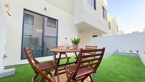 Outdoor dining - Noya Haven: Stylish 4BR Townhouse Retreat (Abu Dhabi)