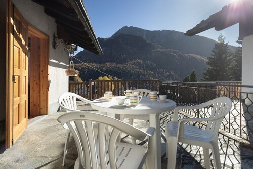 5' Bus to the Ski Slopes, Panoramic Chalet