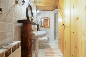 Dusche, Haartrockner, Bidet, Handtücher