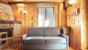 Tv och ett bordtennisbord