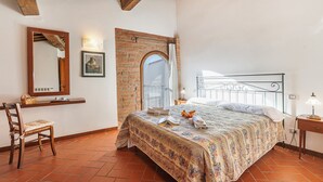 2 bedrooms, WiFi (free), bed sheets - Chianti Site Fienile Shared Pool, Castelfiorentino, Italy (Castelfiorentino)
