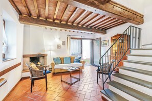Fernseher, Kamin, Tischfußball