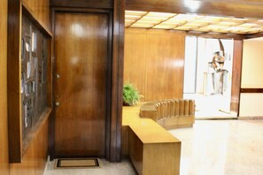 المنشأة من الداخل