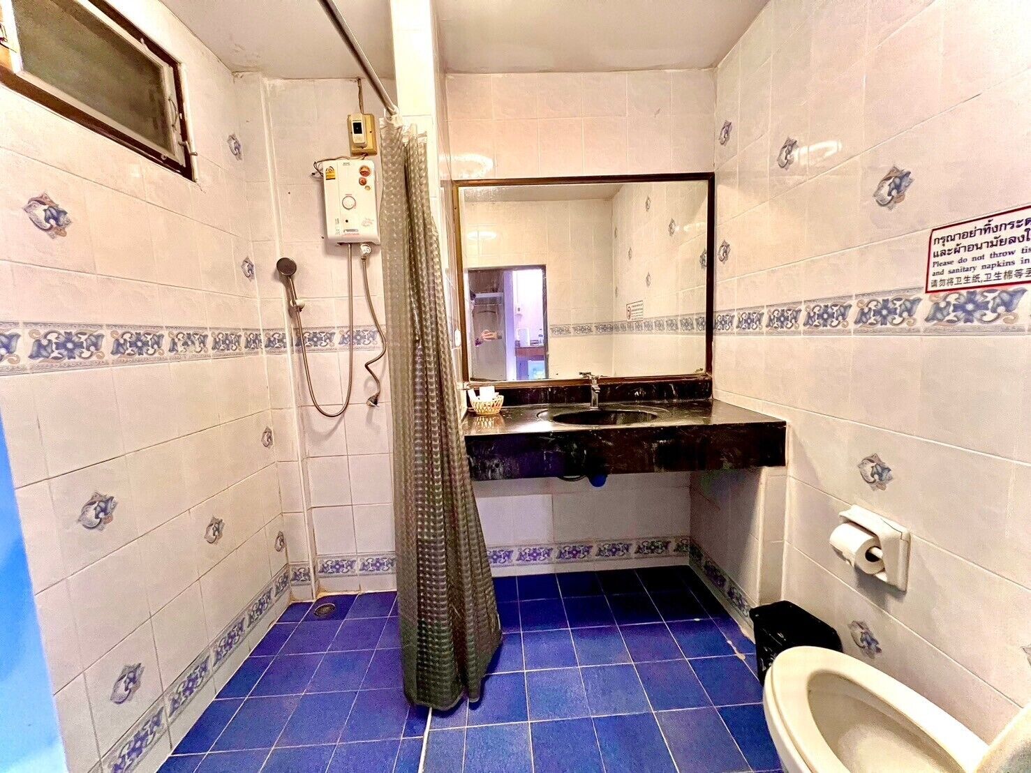 Standard Twin Air Room | Bathroom | Slippers