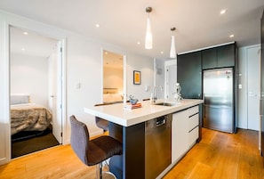 2 bedrooms, WiFi (free), bed sheets - SugarTree Two Bedrooms Apartment (Auckland)