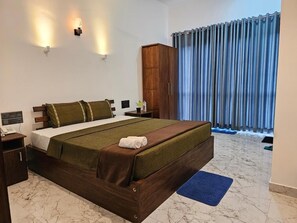 Phòng đôi Deluxe, quang cảnh núi | Bàn ủi/dụng cụ ủi quần áo, truy cập Internet không dây miễn phí 