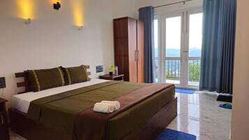 Iron/ironing board, free WiFi, bed sheets