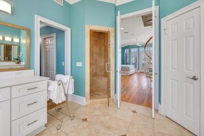 4 soverom, strykejern/-brett, wi-fi (inkludert) og sengetøy