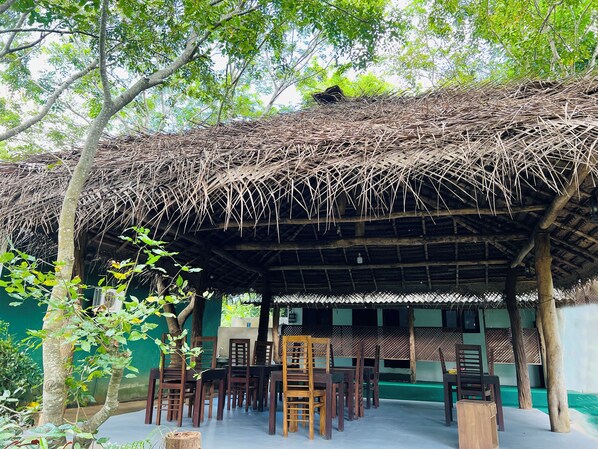 Restaurant - Kingfisher Resort & Retreat Sigiriya (Sigiriya)