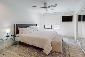 2 Schlafzimmer, BĂŒgeleisen/BĂŒgelbrett, Internetzugang, BettwĂ€sche