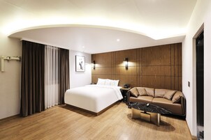 Deluxe Double Room, City View | Premium bedding, down comforters, memory foam beds, laptop workspace