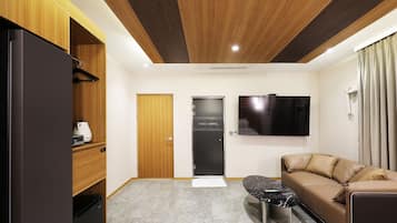 Deluxe Double Room, Non Smoking | Premium bedding, down comforters, memory foam beds, laptop workspace