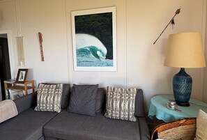 Smart-TV, Kamin, Bücher