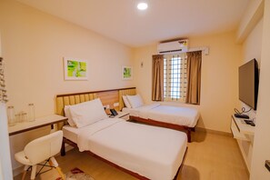 豪華雙人房單人入住 | 書桌、免費 Wi-Fi